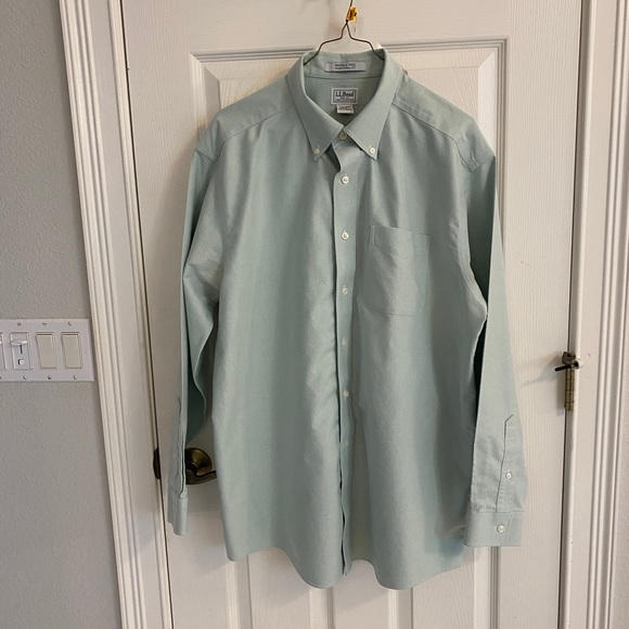 Men’s L.L.Bean Light Green Dress Shirt - Picture 1 of 3